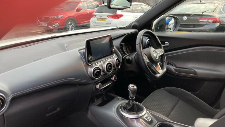 Nissan Juke 1.0 DiG-T 114 N-Connecta 5dr Petrol Hatchback